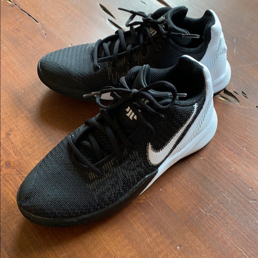 Size 6 youth boys Nike Kyrie basketball shoes